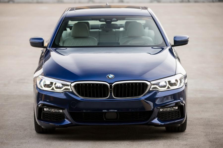  BMW 540i Sedan M Sport 2017 года  (NA) (фото 21 из 23)